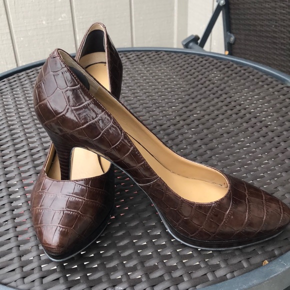 nine west crocodile pumps